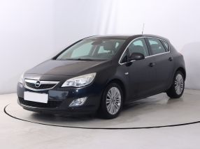 Opel Astra - 2011