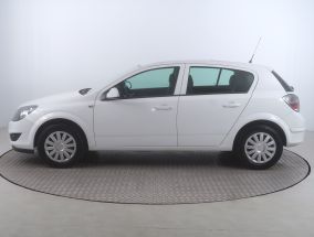 Opel Astra - 2013