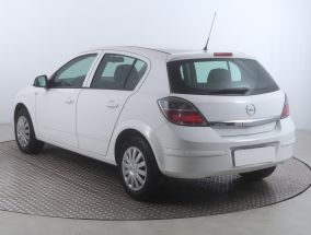 Opel Astra - 2013
