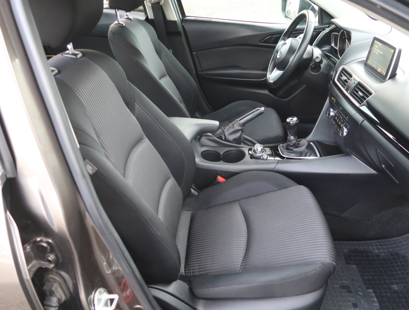 Mazda 3, 2015