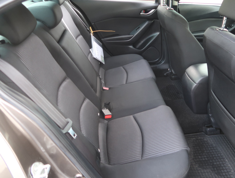Mazda 3, 2015