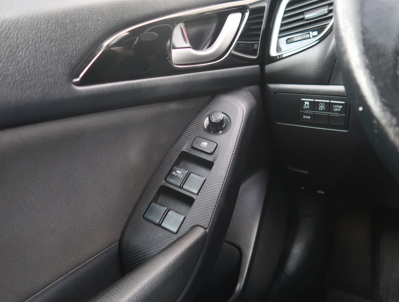 Mazda 3, 2015