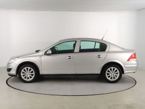 Opel Astra - 2012