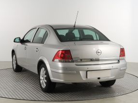 Opel Astra - 2012