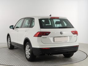 Volkswagen Tiguan - 2016