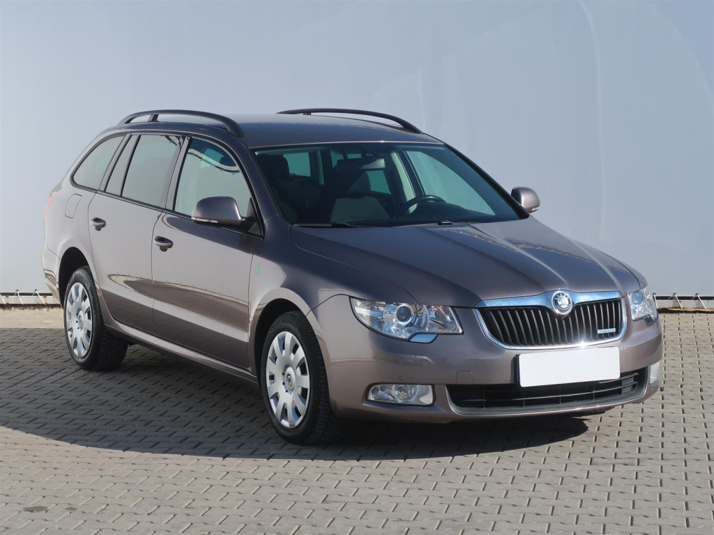 Škoda Superb, 2011