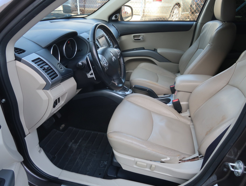 Mitsubishi Outlander, 2012