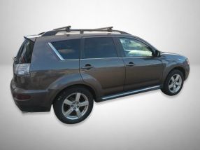 Mitsubishi Outlander - 2012