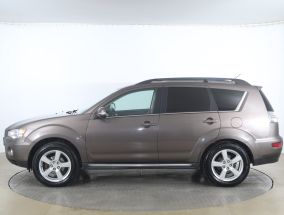 Mitsubishi Outlander - 2012