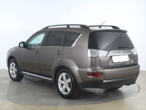 Mitsubishi Outlander - 2012