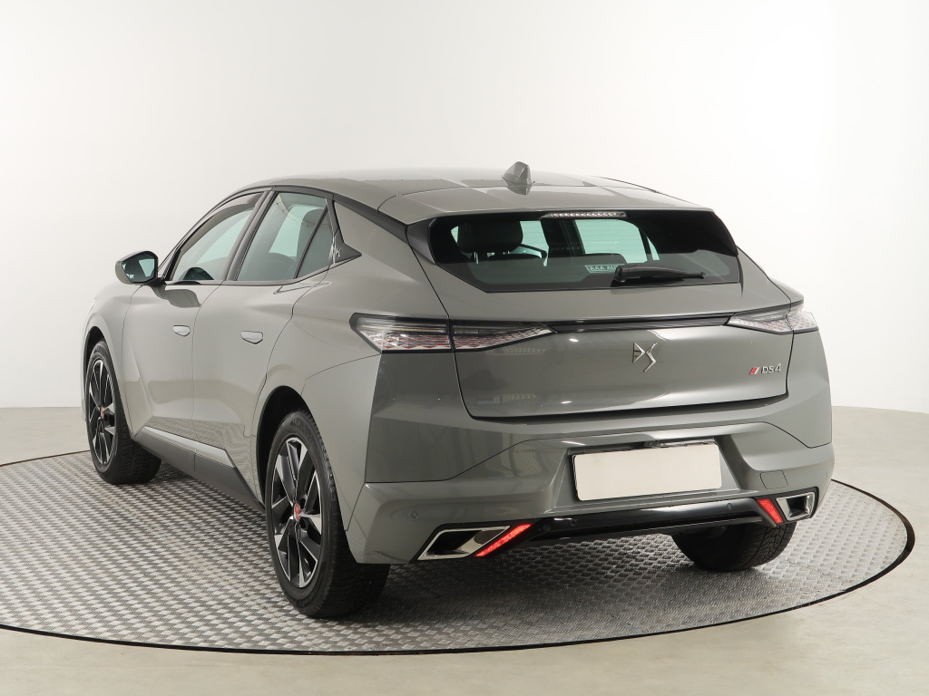 DS 4