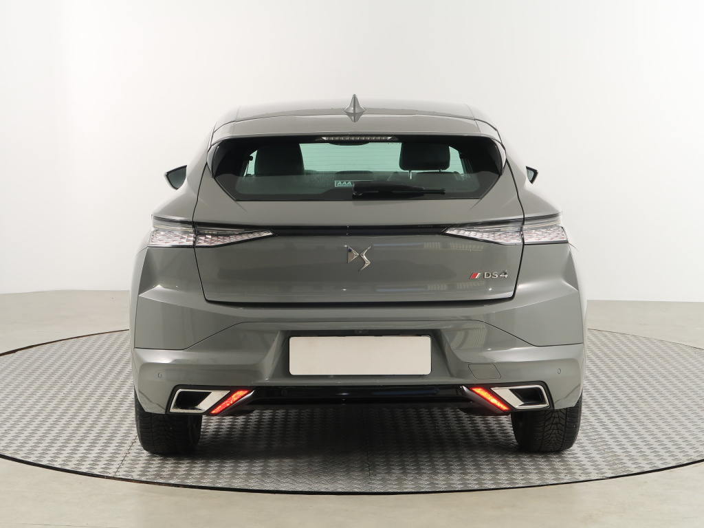 DS 4
