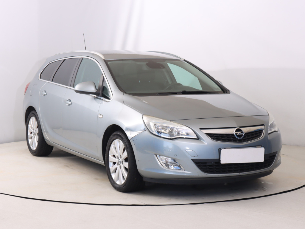 Opel Astra, 2011