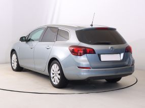 Opel Astra - 2011