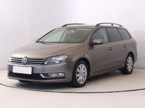 Volkswagen Passat - 2011