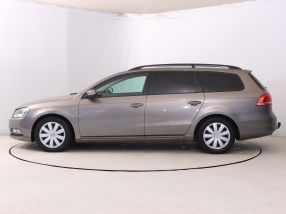 Volkswagen Passat - 2011