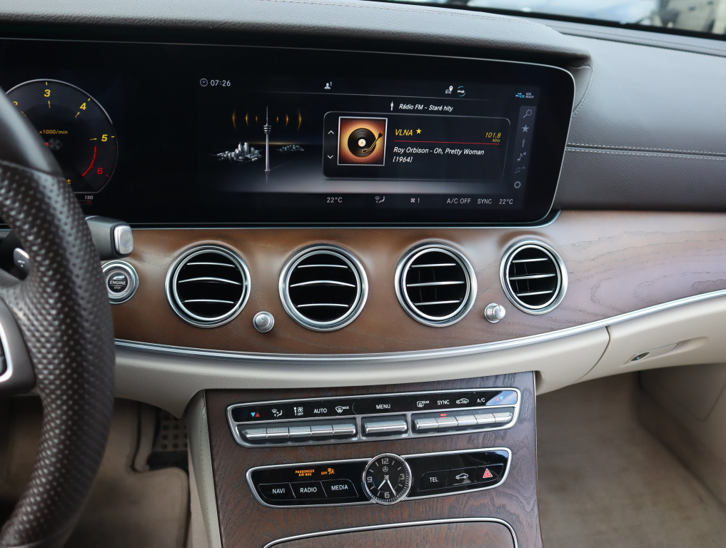 Mercedes-Benz E
