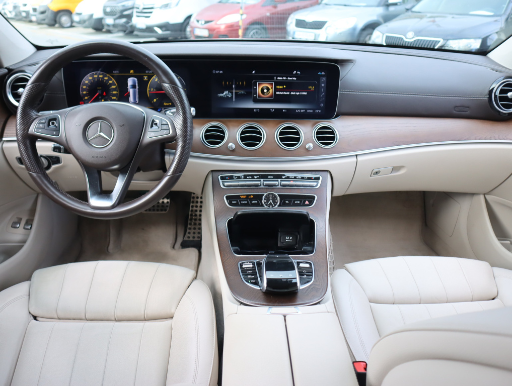 Mercedes-Benz E