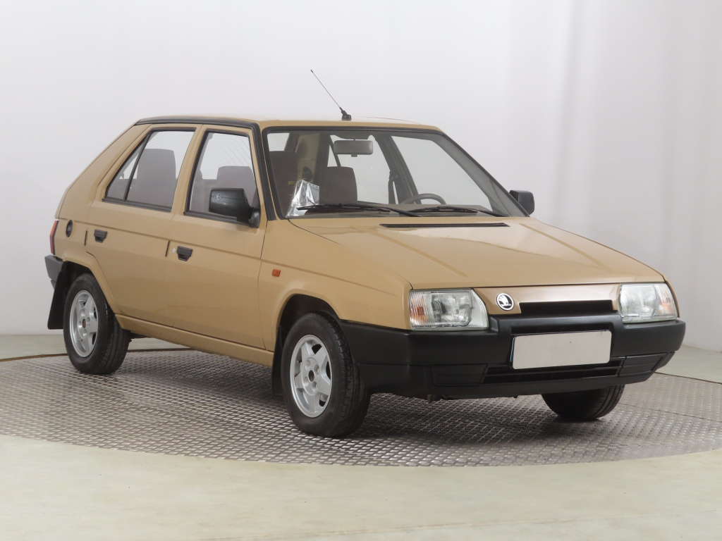 Škoda Favorit, 1990