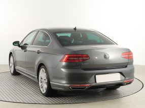 Volkswagen Passat - 2015