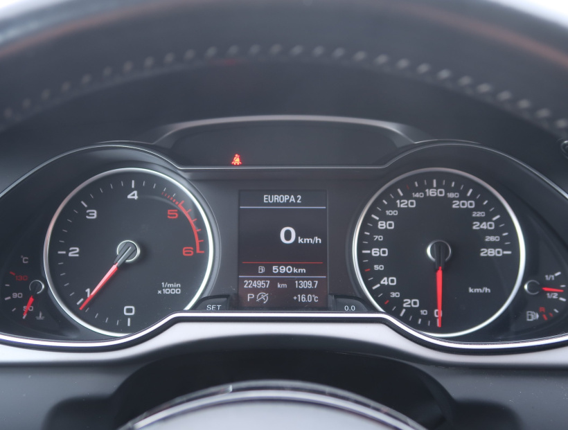 Audi A4, 2015