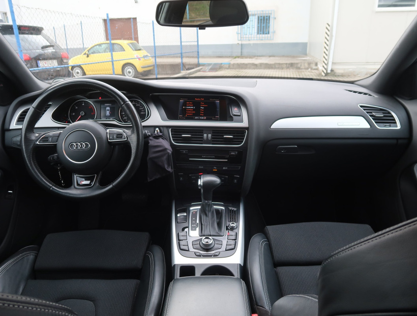 Audi A4, 2015