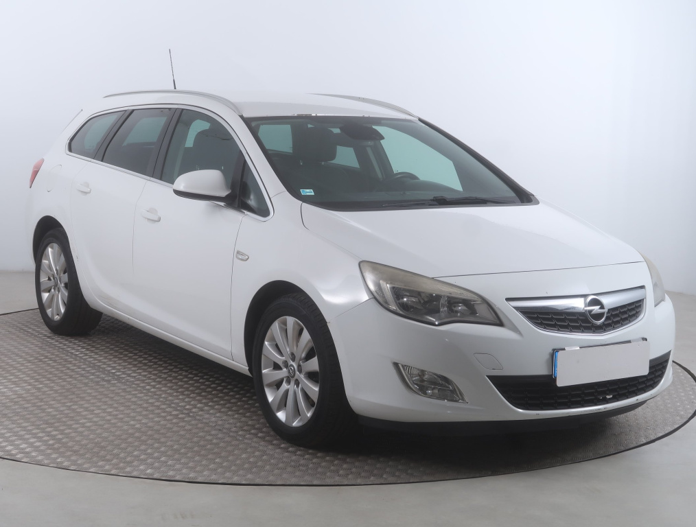Opel Astra, 2011
