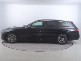 Mercedes-Benz E - 2021