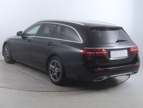 Mercedes-Benz E - 2021