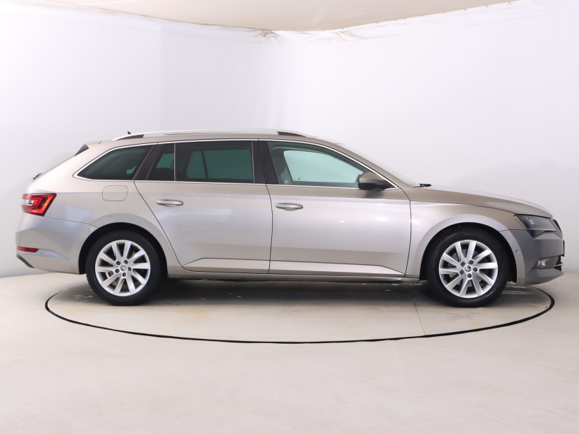 Škoda Superb, 2017