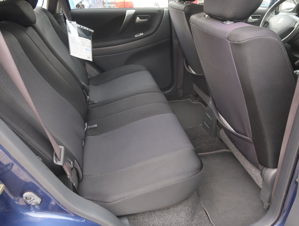 Suzuki Liana