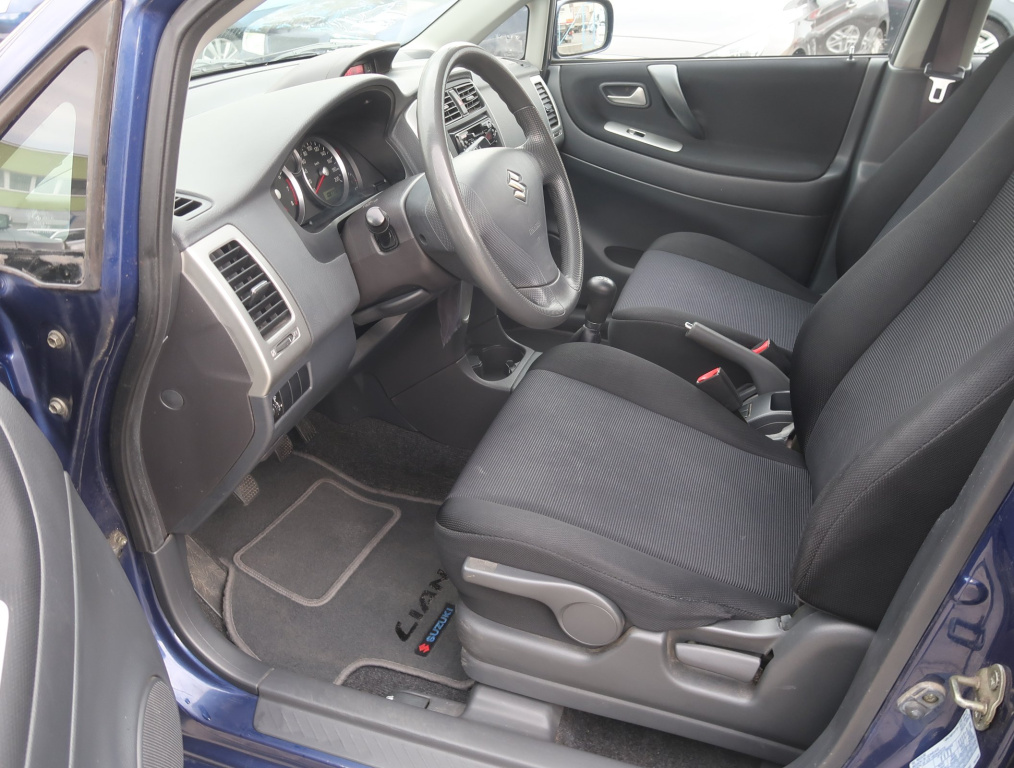 Suzuki Liana