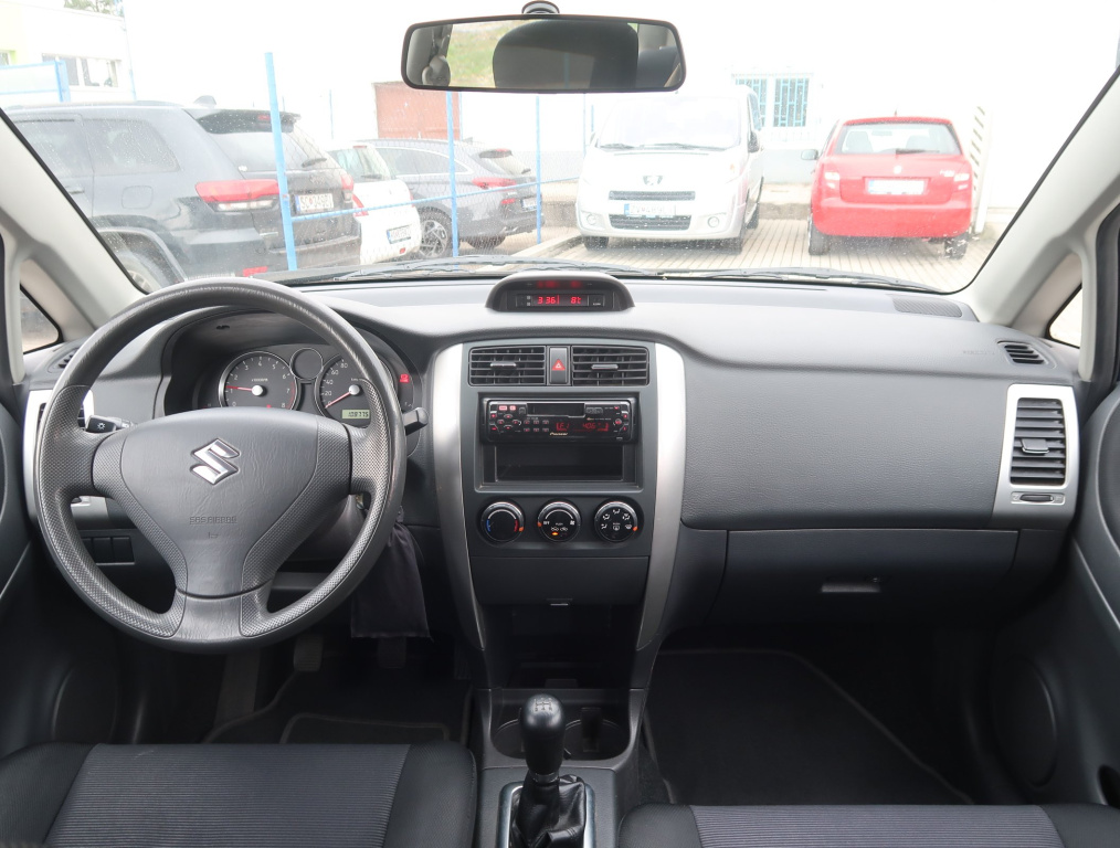 Suzuki Liana
