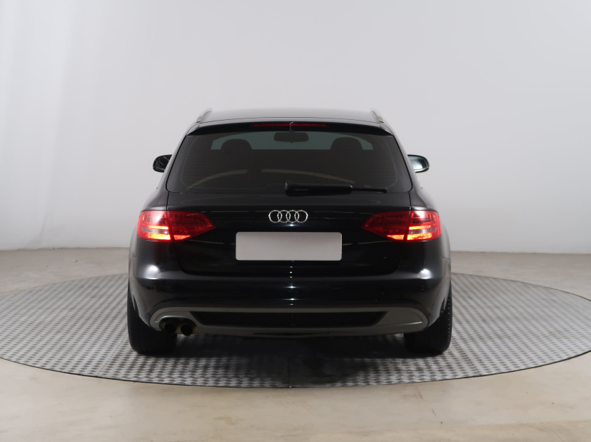 Audi A4, 2011