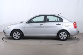 Hyundai Accent - 2010