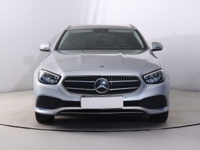 Mercedes-Benz E - 2021