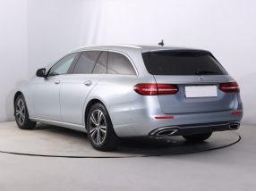 Mercedes-Benz E - 2021