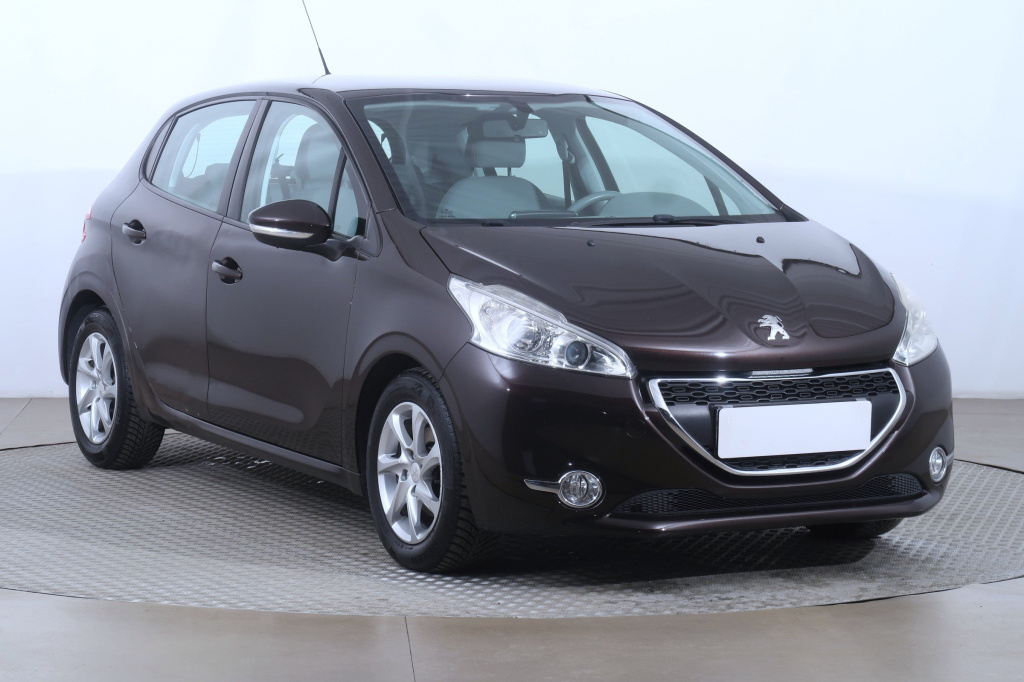 Peugeot 208, 2012
