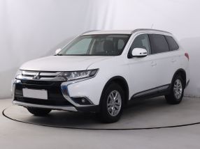 Mitsubishi Outlander - 2015