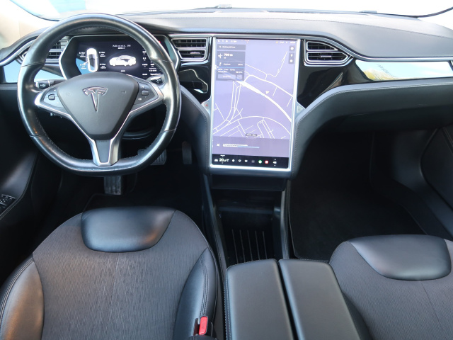 Tesla Model S 85D