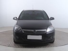 Opel Astra - 2011