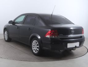 Opel Astra - 2011
