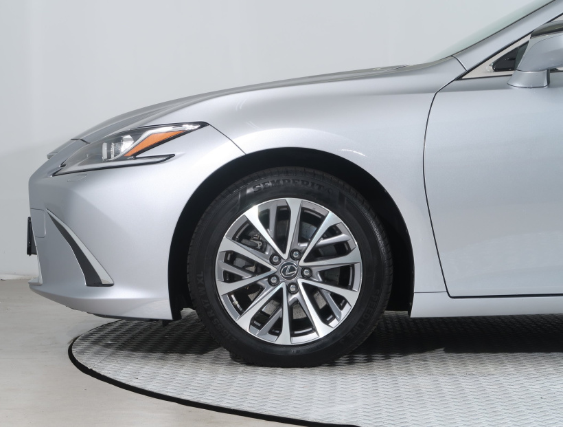 Lexus ES, 2023