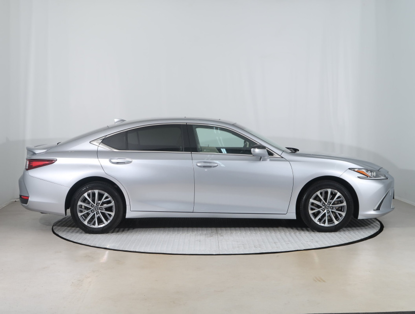 Lexus ES, 2023