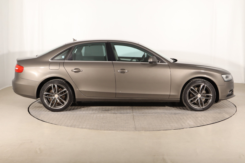 Audi A4, 2014