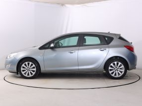 Opel Astra - 2013
