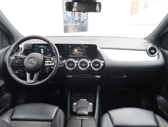 Mercedes-Benz B 180