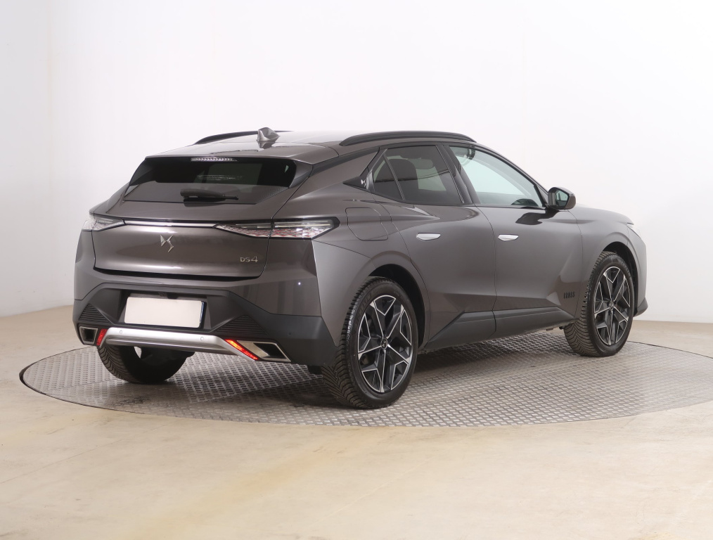 DS 4