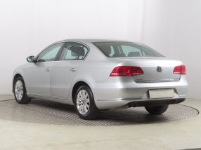 Volkswagen Passat - 2011