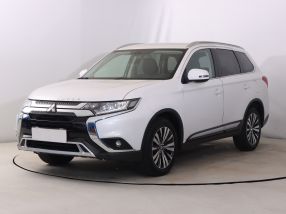 Mitsubishi Outlander - 2020